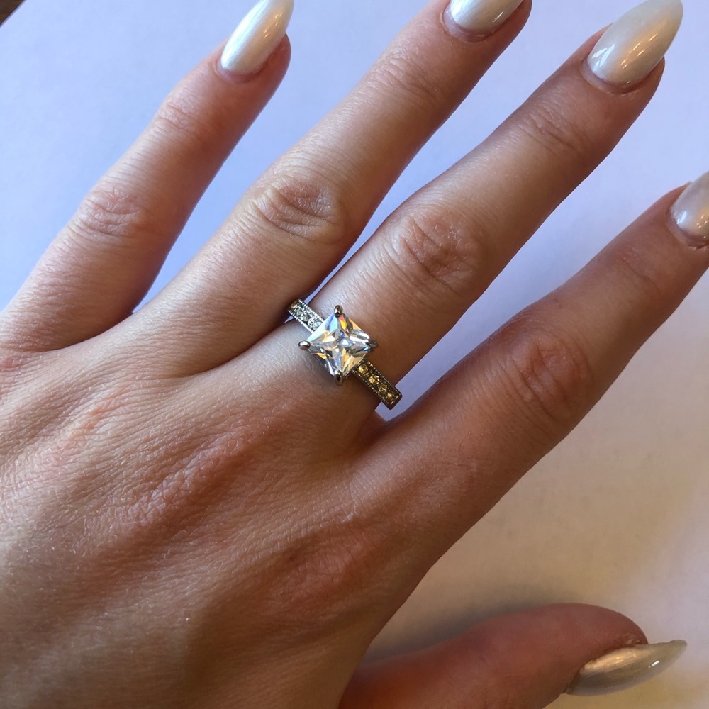 Fashion ring